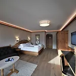 Held 4* Fügen